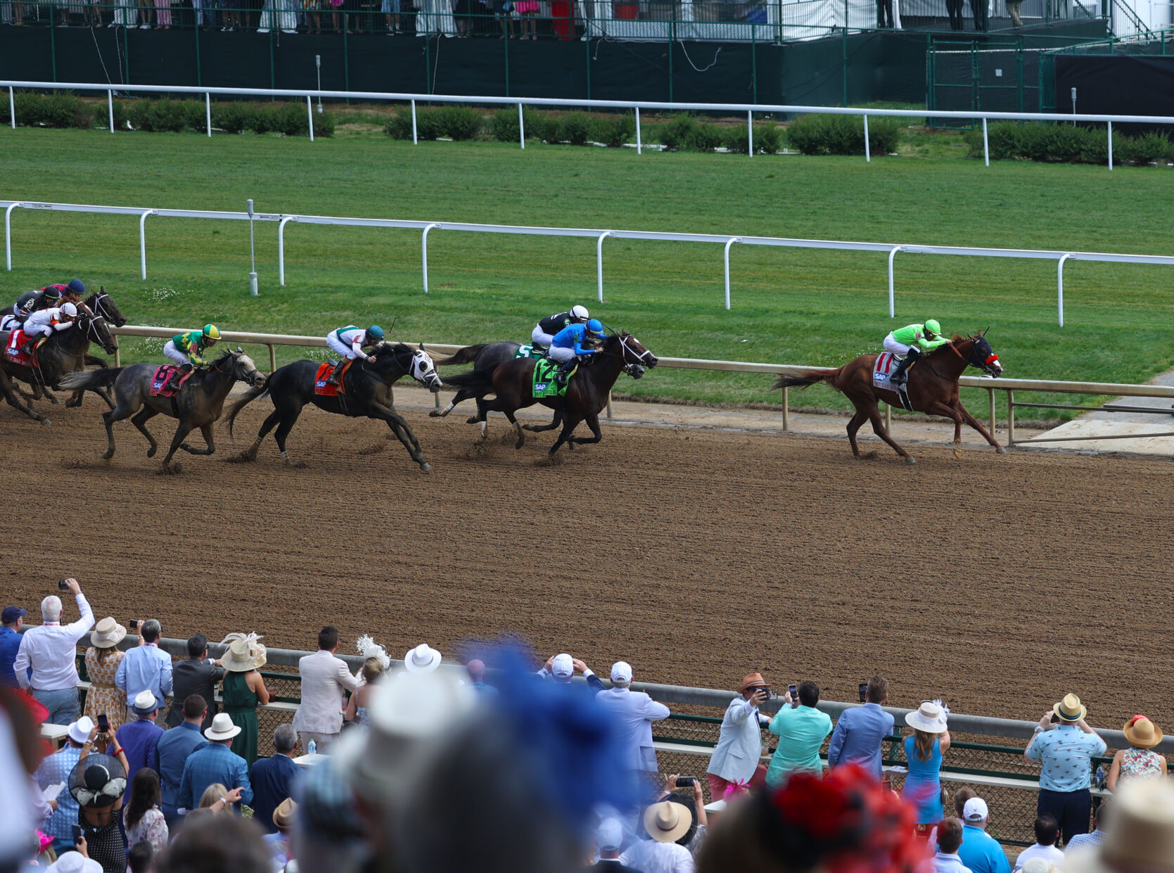 Horses close on final stretch at Churchill Downs.JPG